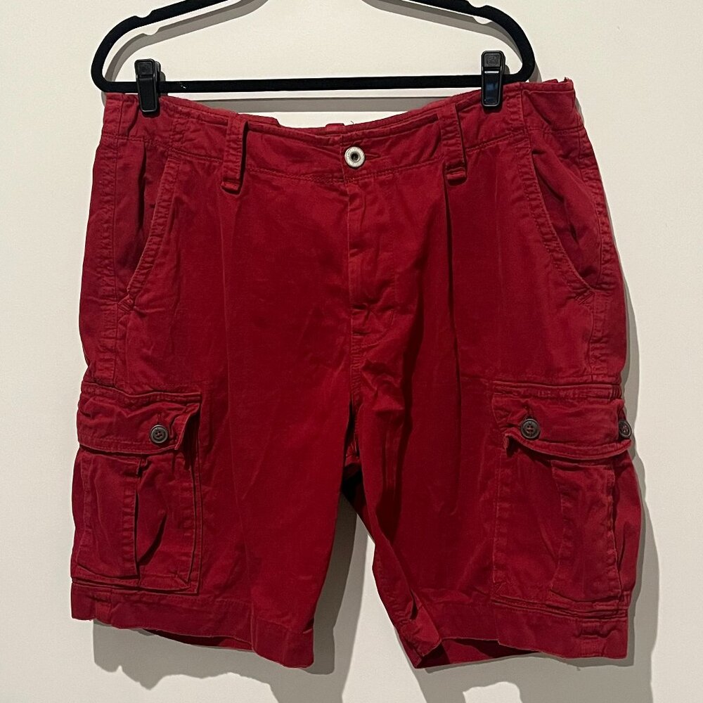 American Eagle Men’s Red Cargo Shorts, Size 38, Smoke-Free Home